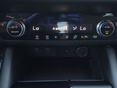 Used 2024 Mitsubishi Outlander 4WD Plug-In Hybrid image 27