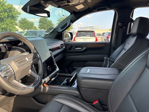Used 2025 GMC Yukon Denali AWD/4WD image 18