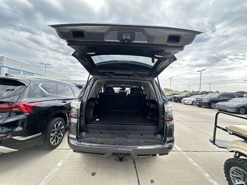 Used 2022 Toyota 4Runner Limited AWD/4WD image 27