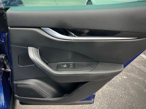 Used 2017 Maserati Levante image 27