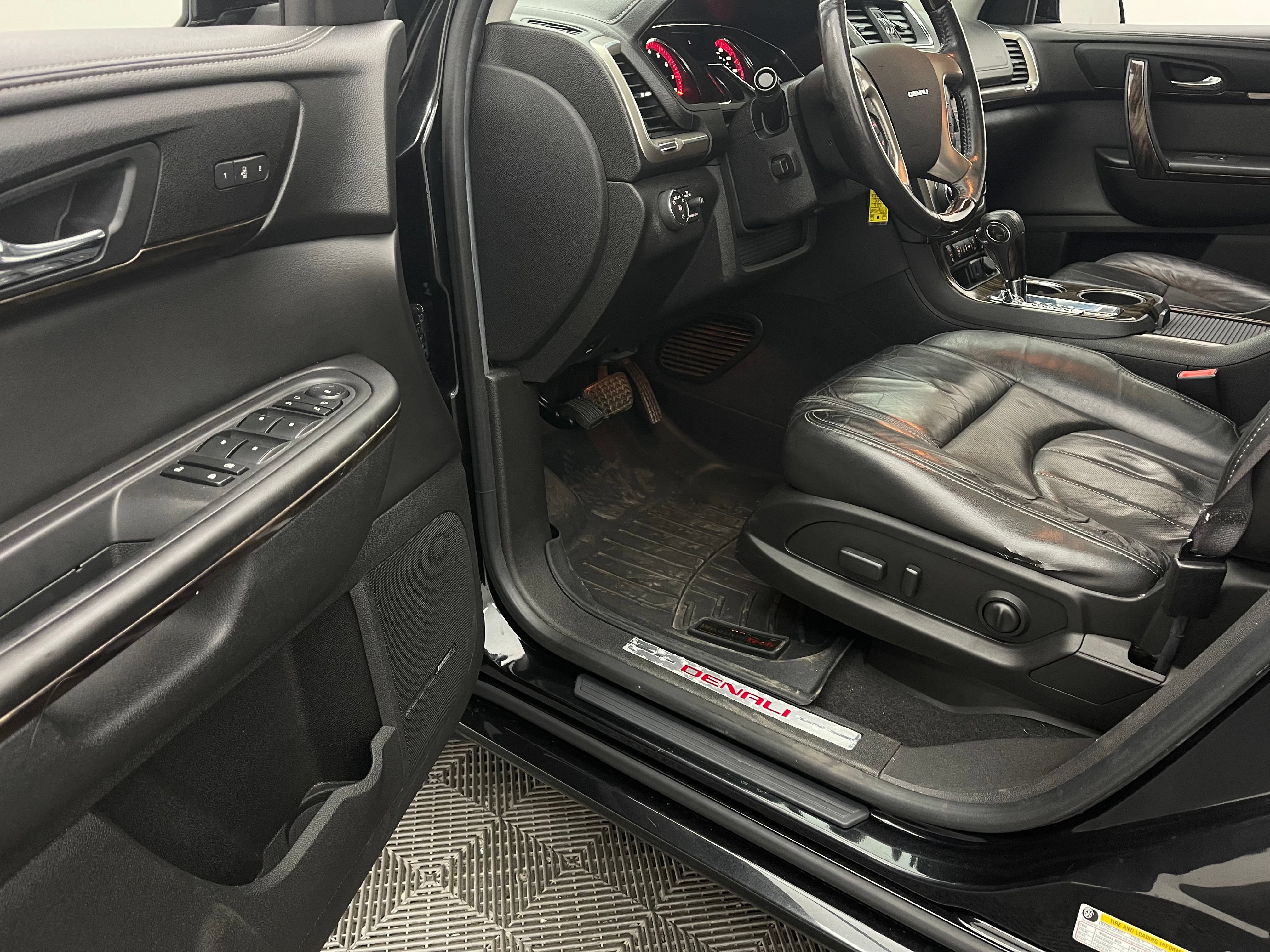 Used 2015 GMC Acadia Denali FWD image 17
