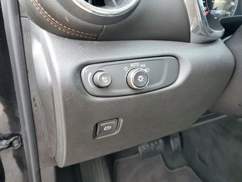 Used 2019 Chevrolet Blazer Premier w/ Driver Confidence II Package image 9