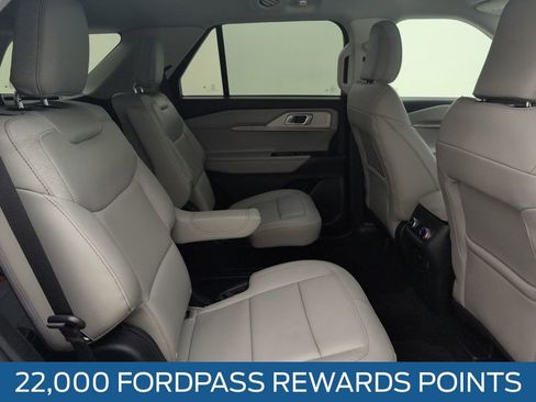 Used 2025 Ford Explorer Active w/ Active Comfort Package image 15