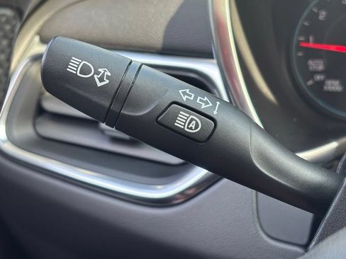 Used 2020 Chevrolet Equinox LT AWD/4WD image 32