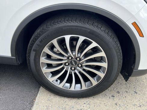 Used 2022 Lincoln Aviator Standard w/ Premium Package image 8