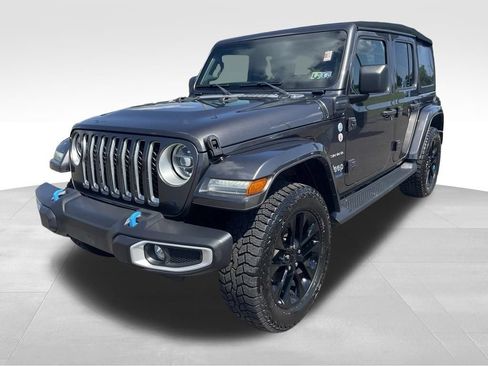 Used 2022 Jeep Wrangler Unlimited Sahara w/ Cold Weather Group AWD/4WD image 18