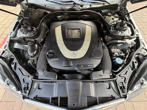 Used 2010 Mercedes-Benz E 550 Sedan image 24