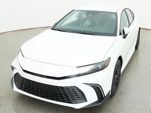 New 2026 Toyota Camry SE FWD image 3