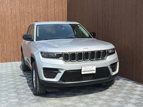 Used 2023 Jeep Grand Cherokee Laredo RWD image 10