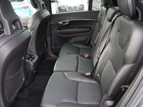 Used 2020 Volvo XC90 T5 Momentum w/ Protection Package Premier image 17