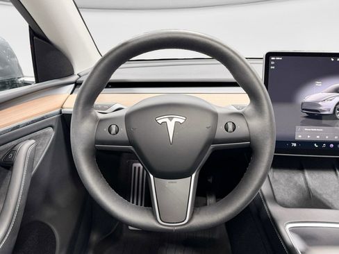Used 2025 Tesla Model Y Long Range image 7