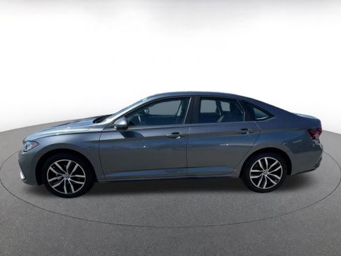 Used 2025 Volkswagen Jetta SE image 9