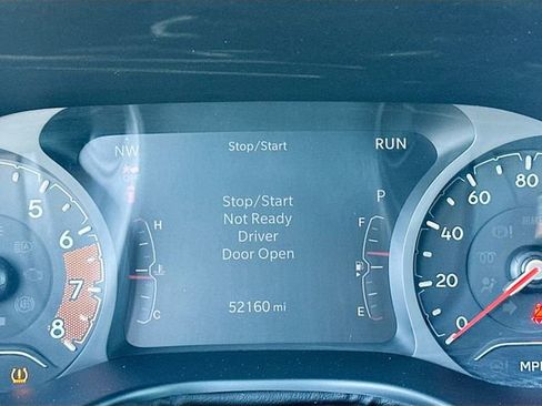 Used 2023 Jeep Compass Latitude image 12