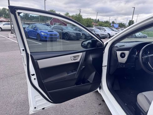Used 2019 Toyota Corolla LE FWD image 10