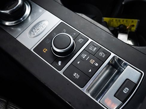 Used 2018 Land Rover Discovery SE image 14