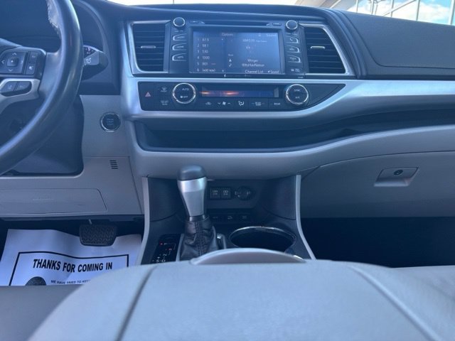 Used 2019 Toyota Highlander XLE AWD/4WD image 11