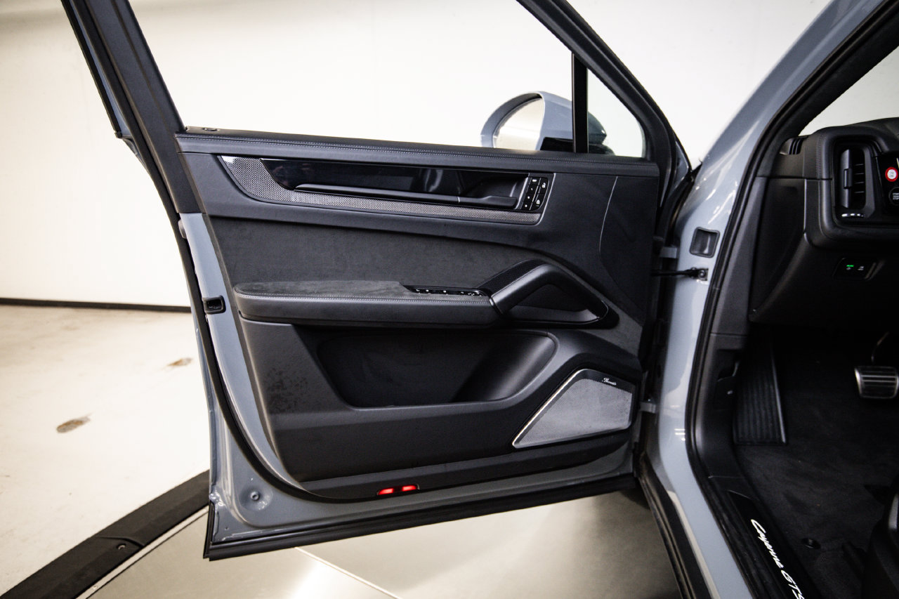 Certified 2026 Porsche Cayenne GTS AWD/4WD image 23