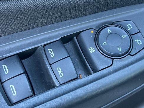 Used 2022 Chevrolet Bolt EUV LT w/ Comfort Package image 13