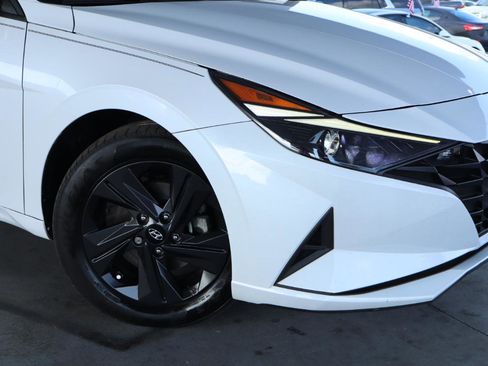 Used 2021 Hyundai Elantra SEL image 4