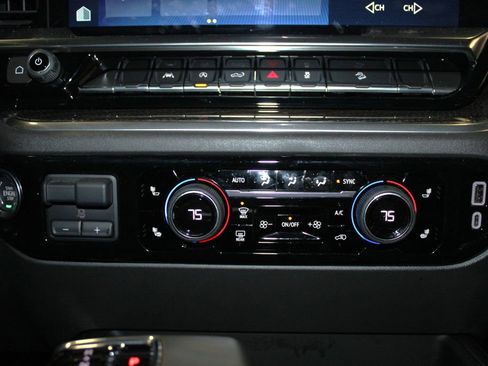 Used 2025 Chevrolet Silverado 1500 LT Trail Boss w/ Convenience Package II image 21