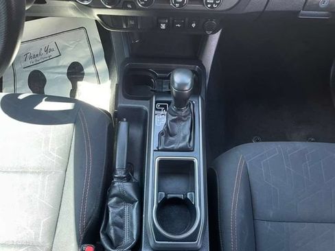 Used 2020 Toyota Tacoma TRD Sport AWD/4WD image 14