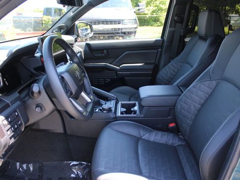 Used 2025 Toyota 4Runner TRD Off-Road Premium w/ Tow Technology Package AWD/4WD image 11