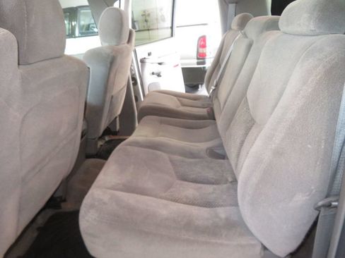 Used 2004 Chevrolet Suburban LS w/ Preferred Equipment Group AWD/4WD image 21