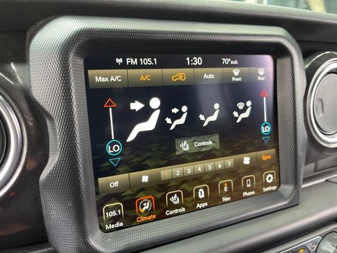 Used 2022 Jeep Wrangler Unlimited Sahara AWD/4WD image 32