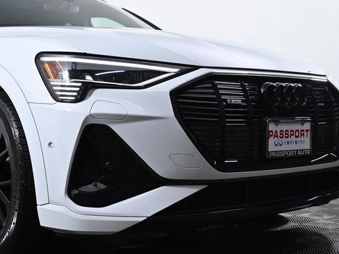 Used 2022 Audi e-tron Chronos image 4