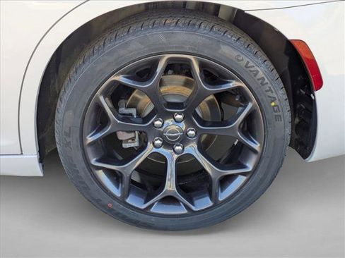 Used 2019 Chrysler 300 S image 22