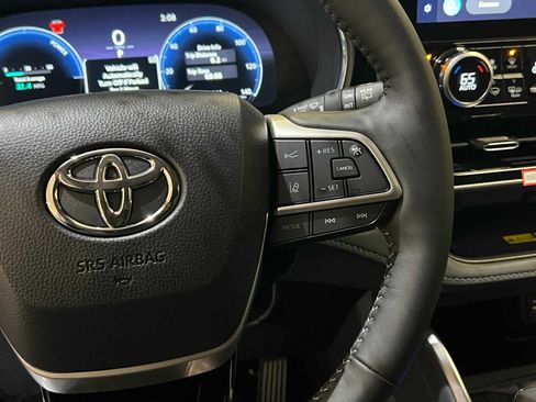 Certified 2025 Toyota Highlander Platinum image 20