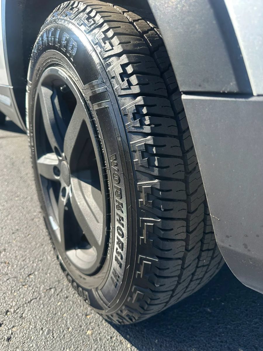 Used 2018 Ford Explorer XLT FWD image 7