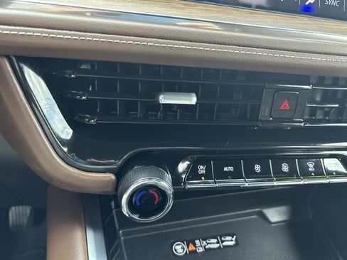 Used 2025 Chevrolet Tahoe High Country AWD/4WD image 42
