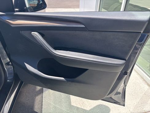Used 2024 Tesla Model Y Long Range AWD/4WD image 20