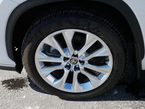 Certified 2025 Toyota Highlander Limited image 15