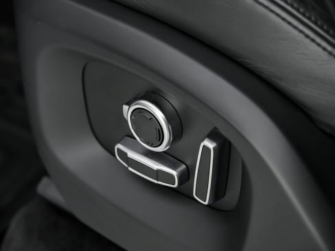 Used 2017 Land Rover Range Rover Sport SVR image 28