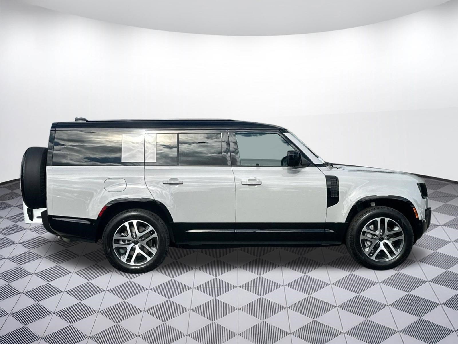 New 2026 Land Rover Defender 130 X-Dynamic SE AWD/4WD image 8