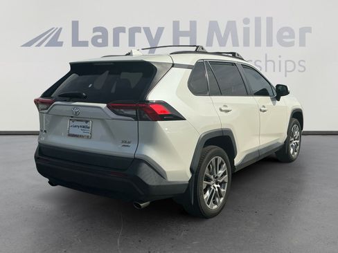 Certified 2022 Toyota RAV4 XLE Premium image 5