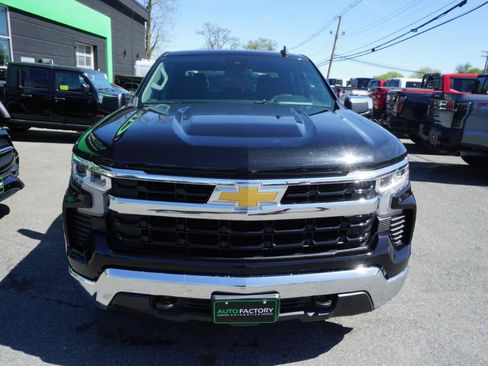 Used 2022 Chevrolet Silverado 1500 LT AWD/4WD image 3