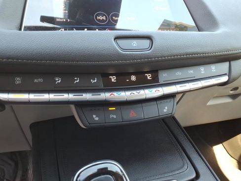 Used 2023 Cadillac XT4 Luxury w/ LPO, ONYX Package AWD/4WD image 9