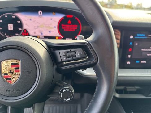 Used 2024 Porsche Cayenne w/ Premium Package image 23