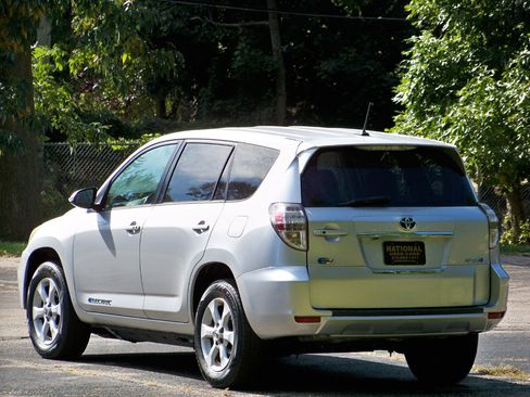 Used 2014 Toyota RAV4 EV image 6