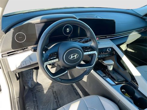 Used 2024 Hyundai Elantra Limited image 9