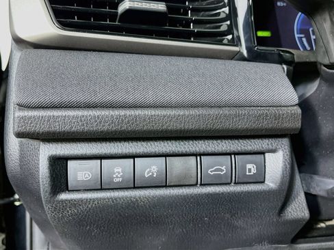 Used 2025 Toyota Camry LE FWD image 12