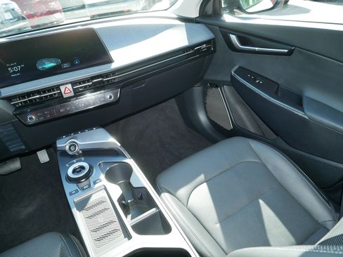 Certified 2022 Kia EV6 Wind AWD/4WD image 11