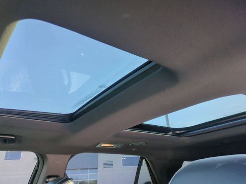 Used 2017 Ford Explorer Platinum image 19