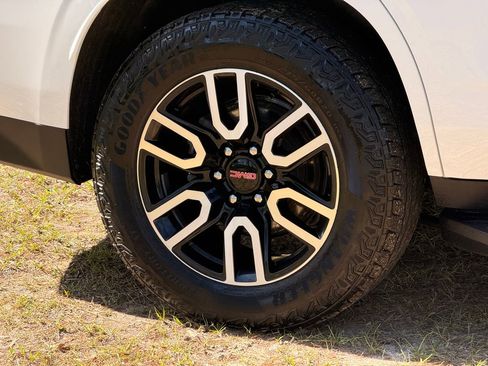Used 2023 GMC Yukon AT4 AWD/4WD image 12