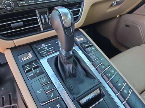 Used 2021 Porsche Macan S image 26