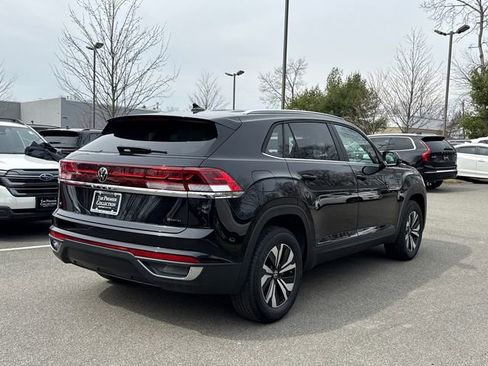 Certified 2025 Volkswagen Atlas Cross Sport SE image 4
