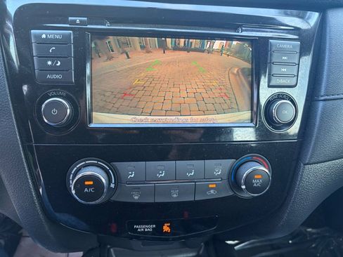 Used 2018 Nissan Rogue S FWD image 17